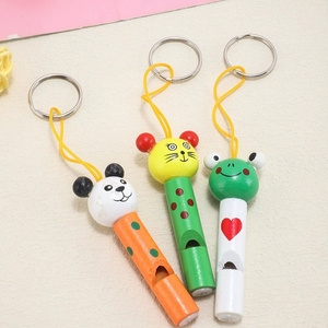Vente en gros de sifflets en bois en forme d'animaux de dessin animé avec cordon pour enfants - Product Image 2