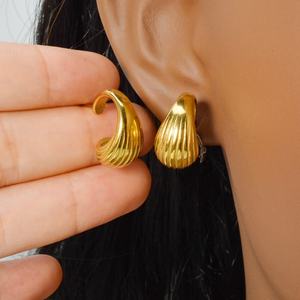 Pendientes de Acero Inoxidable Chapados en Oro de 18k de Lujo y Moda, Diseño Personalizado, Novedad - Product Image 4