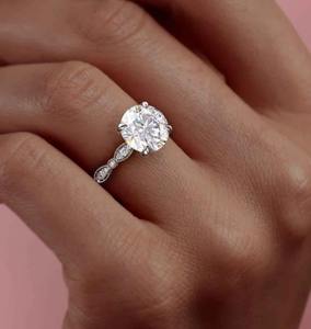 Anillo de Moissanita Redonda Brillante Hecho a Mano, Plata 925, Elegante Anillo de Compromiso, Diseño Brillante para Ocasiones Especiales - Product Image 3