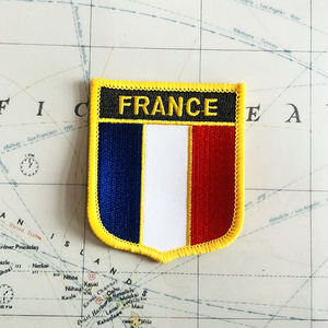 Écussons brodés drapeau national français, badges en forme de bouclier et de carré, un ensemble pour la décoration de brassards et sacs à dos en tissu - Product Image 3