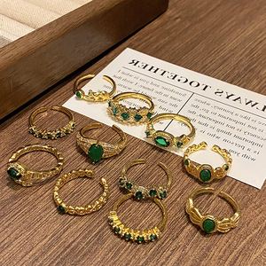 HJ113 Nouvelle <span class=keywords><strong>bague</strong></span> ouverte en or plaqué style chinois rétro avec dentelle, émeraude et diamant vert ajouré pour <span class=keywords><strong>femme</strong></span> - Product Image 2