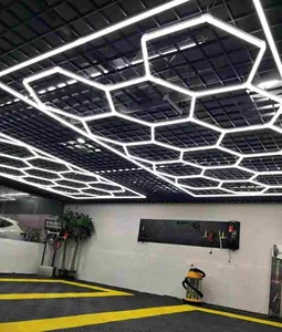 ไฟโรงรถแอลอีดีทรงหกเหลี่ยมโคมไฟแขวนเพดานโชว์รูมมีรายละเอียดโคมไฟ LED เพดานโรงรถแบบโมดูลาร์ทรงหกเหลี่ยม