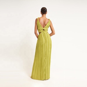 Abito da donna <span class=keywords><strong>con</strong></span> scollo a V profondo fessura anteriore centrale chiusura funzionale al busto abito lungo fino al pavimento in maxi abito in raso plissettato - Product Image 6