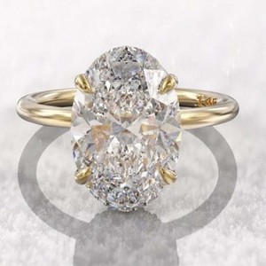 Bague de fiançailles en moissanite taille radiant, monture à griffes en argent 925, bande pavée, bijoux fins classiques pour femme - Product Image 4