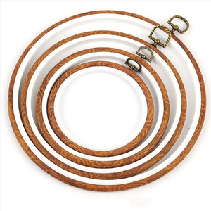 Hot Sell Wooden Style Embroidery Hoop ABS Plastic Embroidery Frame with Various Models Cross Stitch Hoop Retro Embroidery Circle