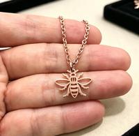 Collier abeille hypoallergénique en acier inoxydable plaqué or 18 carats, motif abeille découpé, bijou délicat pour femme, idéal au quotidien