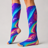Chaussettes de yoga et de Pilates antidérapantes à bout ouvert, talon ouvert, côtelées, hauteur genou, avec motif par sublimation, personnalisables en gros