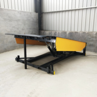 Fabricant professionnel de rampes de déchargement de conteneurs pour chariots élévateurs, en acier épais, entièrement soudées, avec système de chargement hydraulique fixe