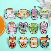 Broches personnalisées en alliage de zinc pour tasses à thé au lait, épingles en émail, broches en métal émaillé à l'effigie d'animaux de dessin animé, accessoires vestimentaires