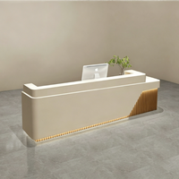 Bureau de réception moderne et minimaliste en crème personnalisé avec éclairage LED pour salon de beauté et boutique