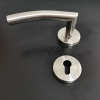 Poignées de porte silencieuses en acier inoxydable modernes en gros pour portes en bois |   Quincaillerie pour chambre et salle de bain à usage résidentiel