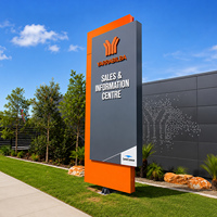 Panneau publicitaire extérieur sur pylône avec plusieurs panneaux publicitaires, signalétique personnalisée pour les places publiques et les centres commerciaux