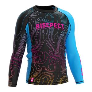 Camiseta Deportiva para Hombre con Patrón de Líneas Dinámicas - Ropa Deportiva de Alto Rendimiento Ideal para MMA, BJJ, Surf y Entrenamiento - Product Image 3