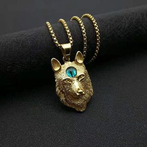 Collier Pendentif Tête de Loup Ice Field en Acier Inoxydable Plaqué Or et Argent avec Sertissage Lunette Œil Rouge et Bleu, Bijou Unisexe - Product Image 4