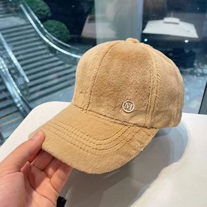 Gorra de Béisbol de Pelo de Conejo y Plumas de Visón, Gruesa y Cálida, con Letra M, para Otoño e Invierno, de Alta Calidad, al por Mayor - Product Image 3