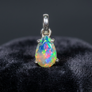 Pendentif en argent avec opale éthiopienne, cadeau d'anniversaire, fournisseur ODM OEM, argent sterling 925, serti à griffes, poire minimaliste - Product Image 3
