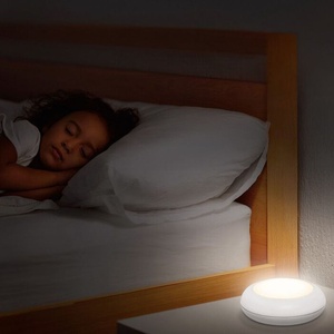 Lumière nocturne RGB 0,2 W avec télécommande, idéale pour la chambre d'enfant, offre une éclairage doux et des ambiances relaxantes. - Product Image 3