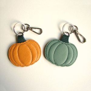 Cute Pumpkin <b>Keychain</b> Bag Charm Creative Car Key Holder PU Leather Pumpkin-Shaped Pendant with Key Ring - Product Image 1