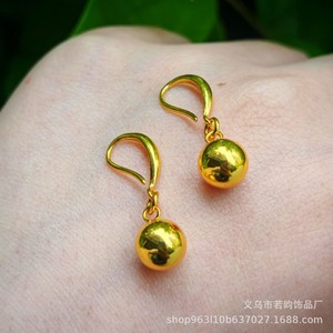 Boucles d'oreilles à breloques grenat corail unisexe plaqué or vietnamien avec design lisse - Product Image 1