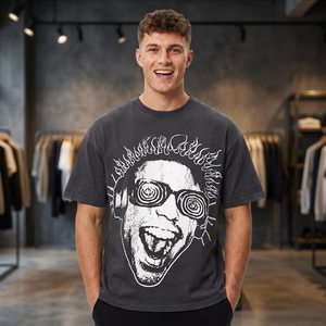 Camiseta de Manga Corta para Hombre, Color Gris Oscuro, con Estampado de Personajes, Cuello Redondo, Corte Holgado, 100% Algodón Jersey, Casual, Ecológica - Product Image 2
