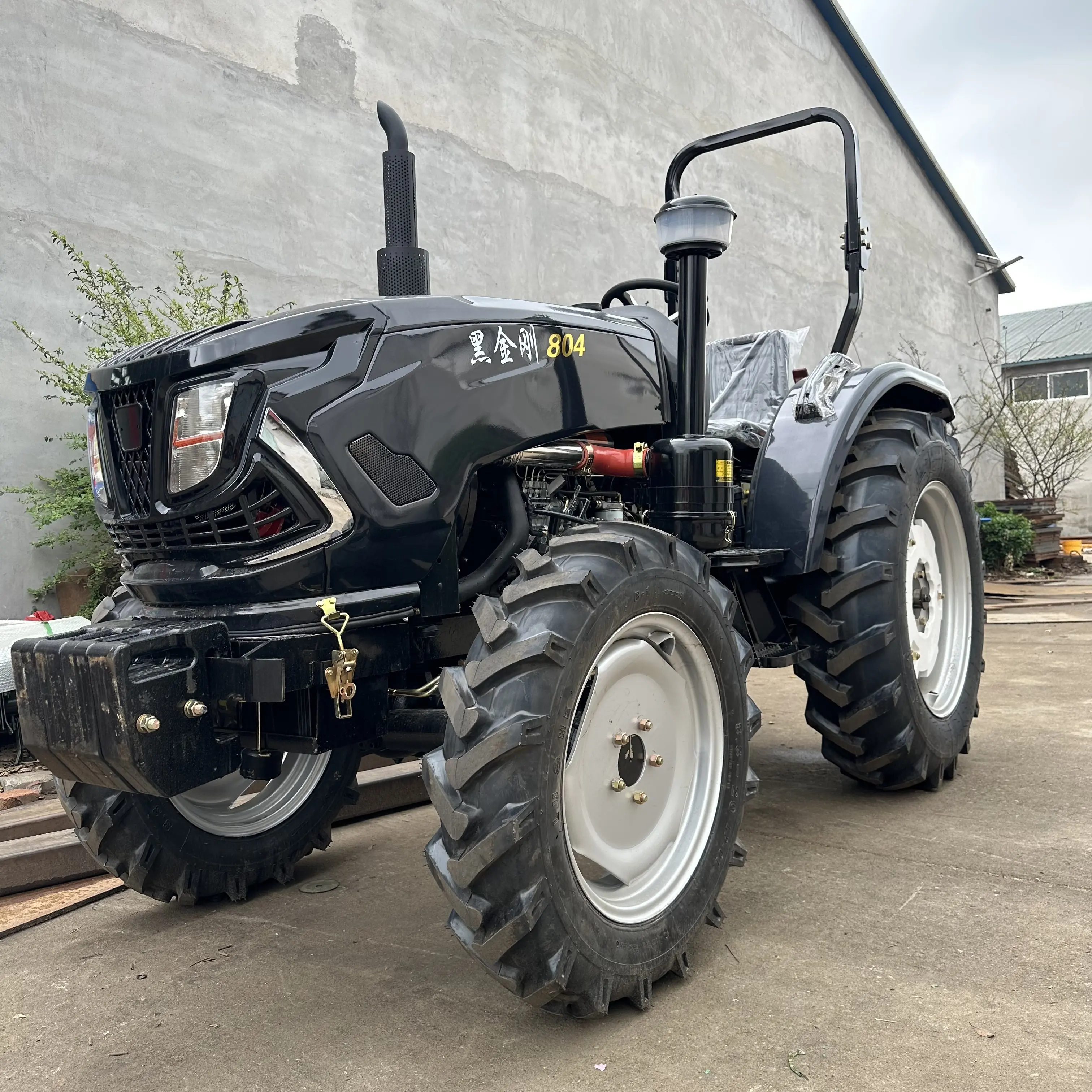 Trattori per macchine agricole trattori per l'agricoltura trattori usati trattore a quattro ruote motrici 4x4 80 HP