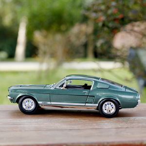 <span class=keywords><strong>Maisto</strong></span> 1:8 Ford GTA <span class=keywords><strong>Voiture</strong></span> Classique Vintage Modèle en Alliage Moulé sous Pression Ornement Boîte Métallique Emballage Collection de Voitures - Product Image 4