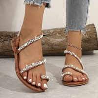Sandales plates à clip pour femme, tendance printemps-été, pour la plage et l'extérieur, avec perles et bride de cheville, légères, en cuir PU, semelle en caoutchouc