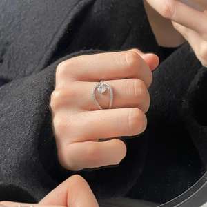 Anillo de Plata de Ley S925 con Incrustaciones de Circonita Hueca, Diseño de Nicho de Alta Gama, Anillo de Moda de Lujo para Mujer - Product Image 2