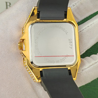 Montre de luxe pour homme avec bracelet en silicone, cadran romain entièrement serti de diamants, style hip-hop, montre à quartz personnalisée de haute qualité pour hommes