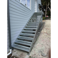 Escalier extérieur en acier à motifs avec balustrade en fer à double face