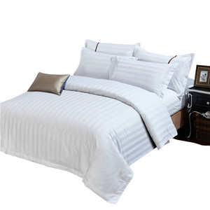 <span class=keywords><strong>Parure</strong></span> <span class=keywords><strong>de</strong></span> <span class=keywords><strong>lit</strong></span> hôtelier quatre pièces en pur coton, drap, housse <span class=keywords><strong>de</strong></span> couette, blanc, rayures épaissies, style simple - Product Image 5
