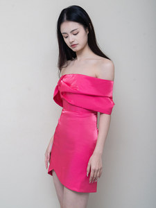 Vestido de Novia Mini de un Solo Hombro con Cristales Antiestáticos, Color Rojo Rosa, para Banquete o Desayuno Nupcial - Product Image 4