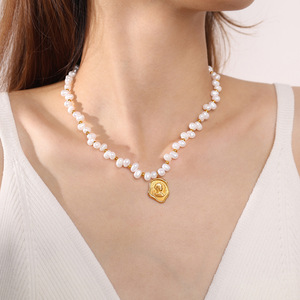 Collier de perles d'eau douce avec pendentif géométrique, chaîne de clavicule, bijoux rétro haut de gamme pour femmes, à porter au quotidien, qualité AA - Product Image 4