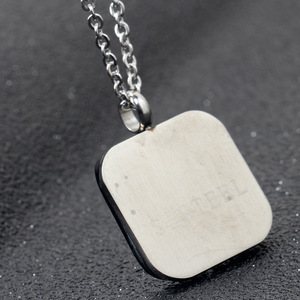 Collier pendentif en acier inoxydable Yin Yang noir et blanc géométrique pour femmes, à porter au quotidien - Product Image 4