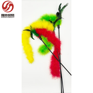 Juguete Retráctil Colorido y Divertido para Mascotas, Varita de Madera con Pluma de Gallina para Gatos, Juguete Interactivo para Jugar en Interiores - Product Image 3
