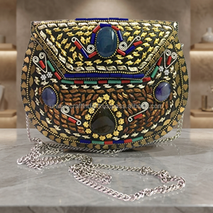 Boîte à bijoux de créateur en laiton noir perlé, pierres précieuses multicolores, incrustations de nacre en métal faites à la main, artisanat en résine, thème fête, mariage - Product Image 1