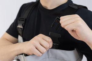 Cuissard de pêche et de chasse 100% imperméable, montant jusqu'au poitrine, avec bottes intégrées, en vente - Product Image 4