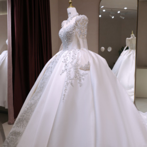 <span class=keywords><strong>Abiti</strong></span> <span class=keywords><strong>da</strong></span> <span class=keywords><strong>Sposa</strong></span> di Lusso Stile Principessa con Collo Alto, Corpetto con Cristalli e Perline, Maniche Lunghe, Sopragonna in Raso, <span class=keywords><strong>Taglie</strong></span> <span class=keywords><strong>Forti</strong></span> - Product Image 2