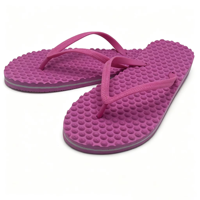 Tongs personnalisées à faible MOQ, avec sangle en PVC, impression de logo, semelle en PE antidérapante, sandales de massage légères, sandales de plage, usine OEM