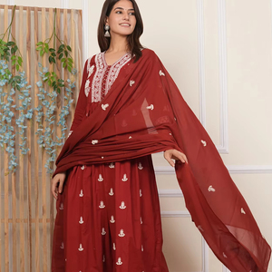 ชุดคุर्ตาผ้าฝ้ายปักลายชนเผ่าสำหรับผู้หญิง พร้อมกางเกงและผ้าคลุมไหล่ ผลิตภัณฑ์แฮนด์เมดสั่งทำได้จำนวนมาก - Product Image 1