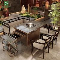 Ensemble de mobilier commercial moderne et personnalisé pour hôtels et restaurants de type Hot Pot, avec table à pieds métalliques, chaises en bois massif et banquette.