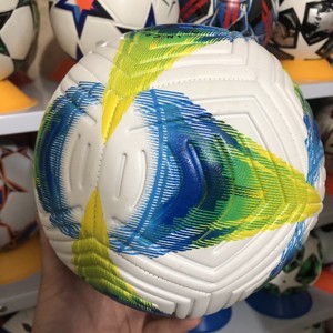Balón de fútbol personalizado, tamaño 5, material de caucho PV, para entrenamiento y uso en exteriores - Product Image 1