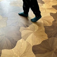 Parquet en bois d'ingénierie à motifs mélangés incrustés, grand motif de fleur de lotus, style de courbe irrégulière, mur de fond, sol en bois