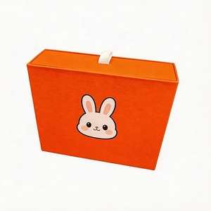 กล่องของขวัญกระดาษแข็งพิมพ์โลโก้แบบกำหนดเองเป็นมิตรกับสิ่งแวดล้อม คุณสมบัติระดับไฮเอนด์ พร้อมลายนูน กล่องบรรจุภัณฑ์พิมพ์ลายสำหรับจัดส่งสินค้าและของขวัญ - Product Image 4