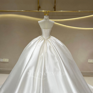 JFH141 Vestido de Novia Moderno y Elegante con Escote Redondo, Corsé de Satén, Perlas, Falda Larga Abullonada, Cinturón, Flores y Apliques de Cristal - Product Image 6