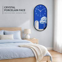 Horloge en porcelaine HD Crystal avec peinture d'arbre blanc, de porte blanche, d'une figure et d'un chien