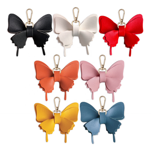 Llavero de Cuero PU Colorido con Encanto de Mariposa, Accesorio de Moda para Bolsos, Colgante Decorativo para Mujer - Product Image 1