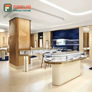 Vitrine en verre de qualité supérieure avec base en bois, cadre en métal, éclairage LED multi-niveaux, design intérieur de salle d'exposition de bijoux en or de haute qualité - Product Image 5