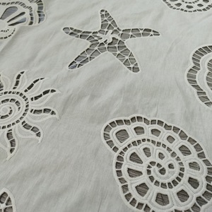 Tela de Encaje Bordado Calado Cortado a Láser 100% Algodón de 210 G/m² con Diseño de Estrellas de Mar y Conchas - Product Image 2