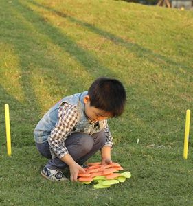 Jouets de lancer et de rotation colorés et abordables pour l'extérieur, adaptés aux jeux d'extérieur et aux activités physiques des enfants - Product Image 2